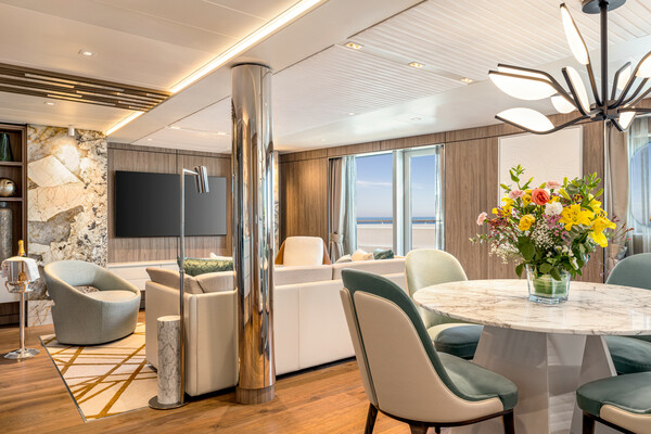 Oceania Cruises A-Class Vista Suite 2.jpg